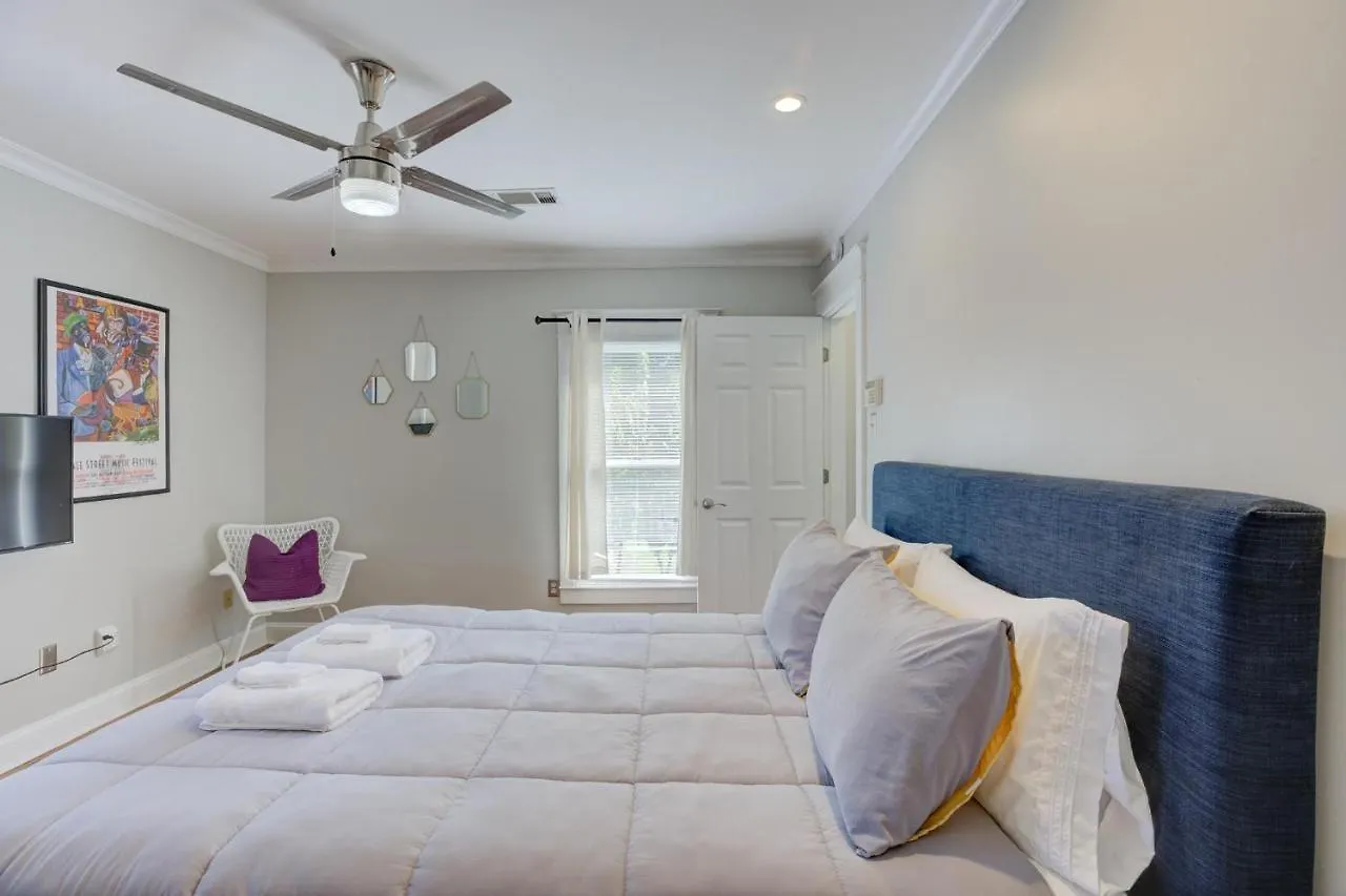 Hip And Spacious Midtown Cottage Near Beale Street メンフィス
