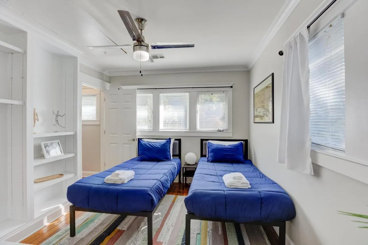 Hip And Spacious Midtown Cottage Near Beale Street メンフィス